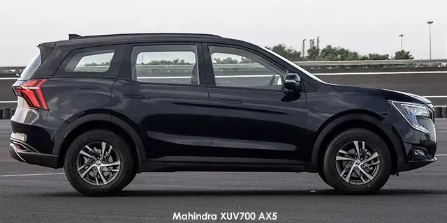 Mahindra XUV700 2.0T AX5 2025